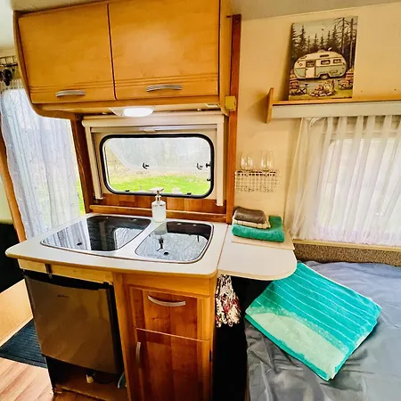 Karavan V Brezovem Hajecku 롯지 Pacejov